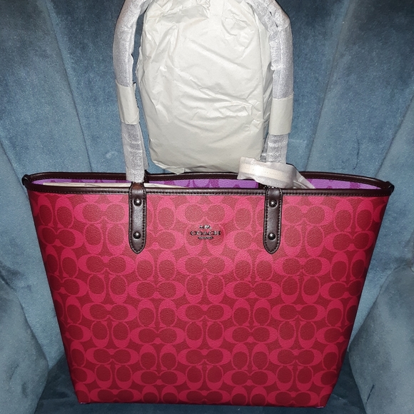 Reversible Coach Tote & Green Wallet - Picture 3 of 8